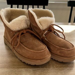 Ugg Diara Ankle Boot (US8)